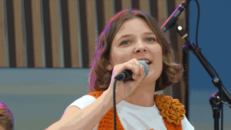 Carla Ahad mit "Blauer Himmel Odyssee"