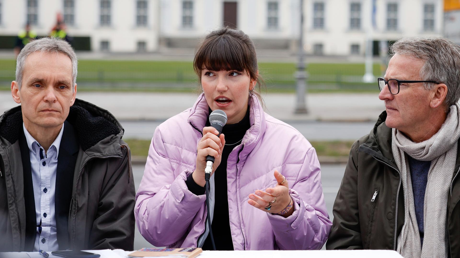 Berlin: Carla Hinrichs, Sprecherin der Letzen Generation, spricht bei einer Pressekonferenz. Archivbild