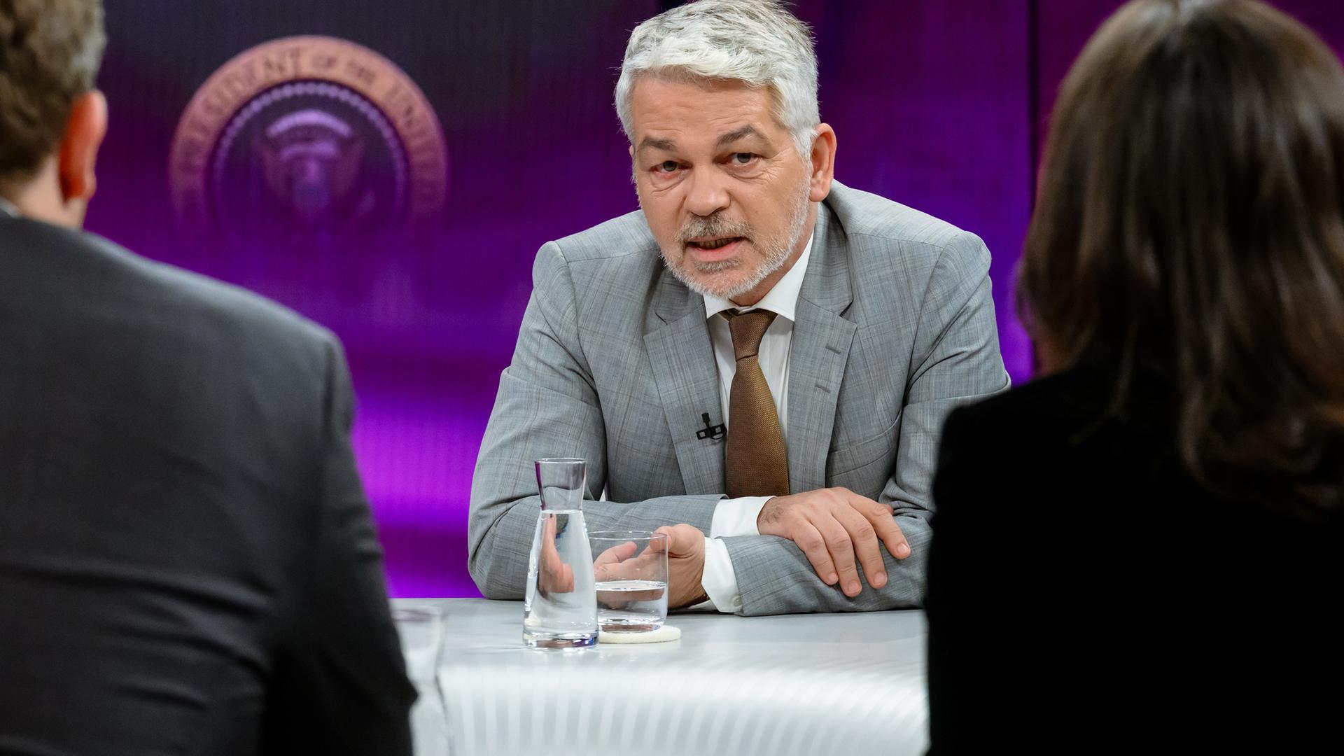 Carlo Masala bei maybrit illner (2024) - Ukraine und Nahost – kein Frieden weit und breit?