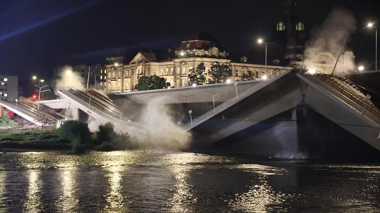 Durch Abrissarbeiten ist ein weiterer Teil der Carolabrücke in Dresden eingebrochen.