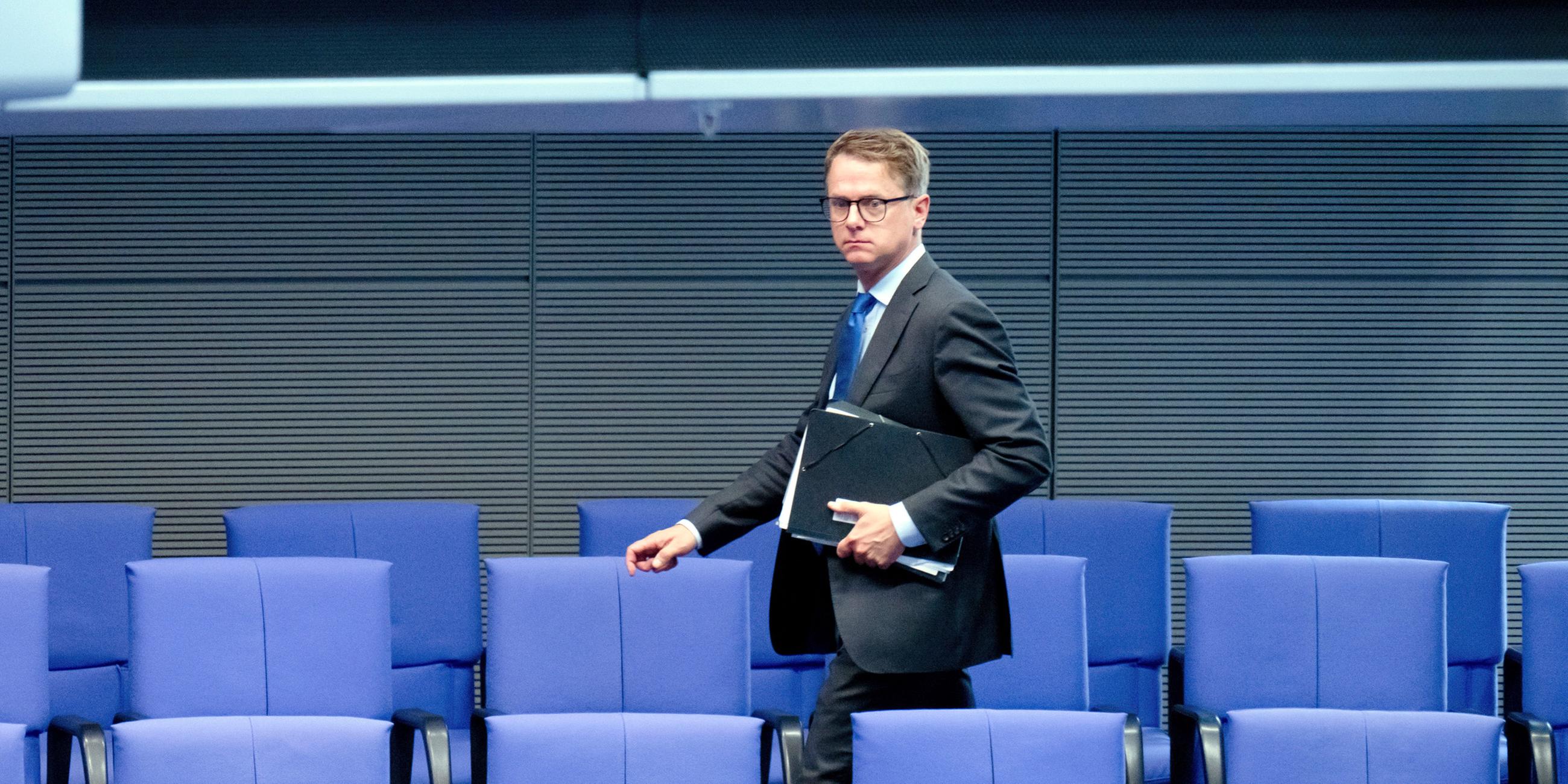Carsten Linnemann in der 17. Sitzung des 21. Deutschen Bundestages im Reichstagsgebäude. Berlin, 09.07.2025