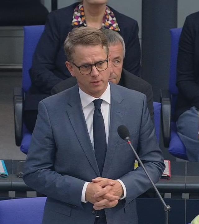 Carsten Linnemann spricht im Bundestag 