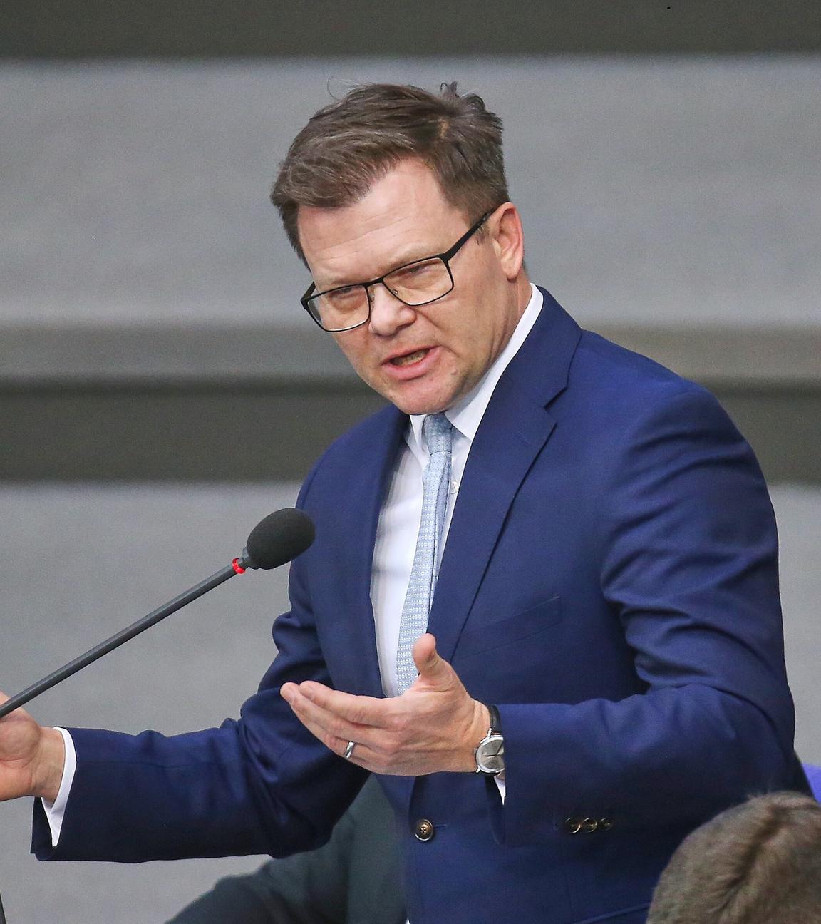 Carsten Schneider spricht während der 61. Bundestagssitzung