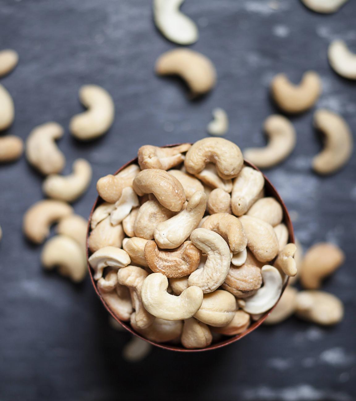 Ofenrhababarber mit Cashewcreme & Pistazien-Sesam-Topping