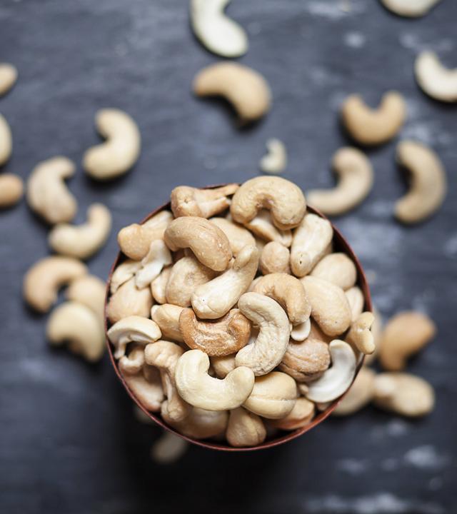 Ofenrhababarber mit Cashewcreme & Pistazien-Sesam-Topping