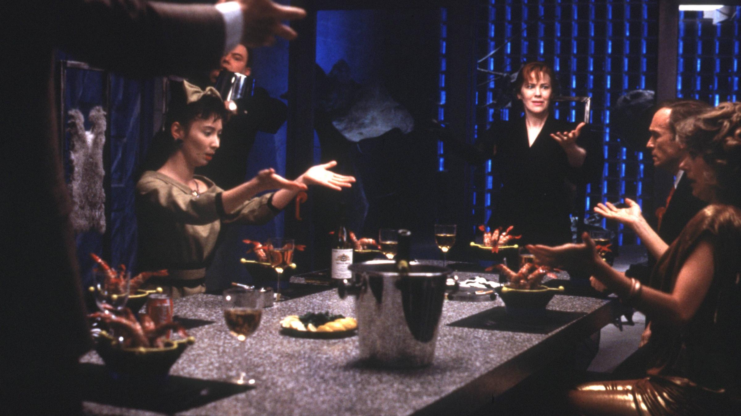 Schauspielerin Catherine O'Hara im Film „Beetlejuice“ von 1988 mit Adelle Lutz, Glenn Shadix, Dick Cavett und Susan Kellerman.