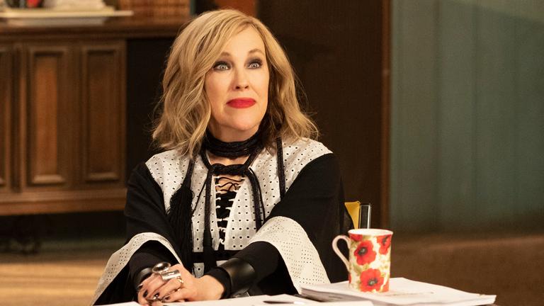 Dieses von Pop TV veröffentlichte Bild zeigt Catherine O'Hara in einer Szene aus „Schitt's Creek“. 
