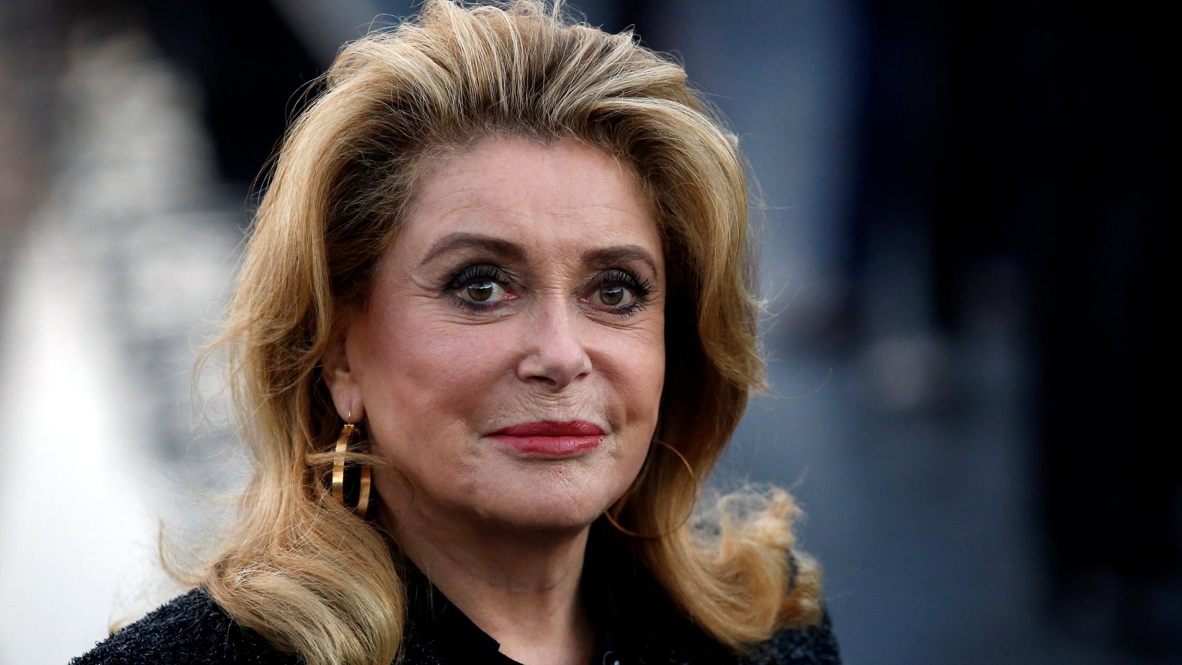 Catherine Deneuve auf der Fashion Week in  Paris
