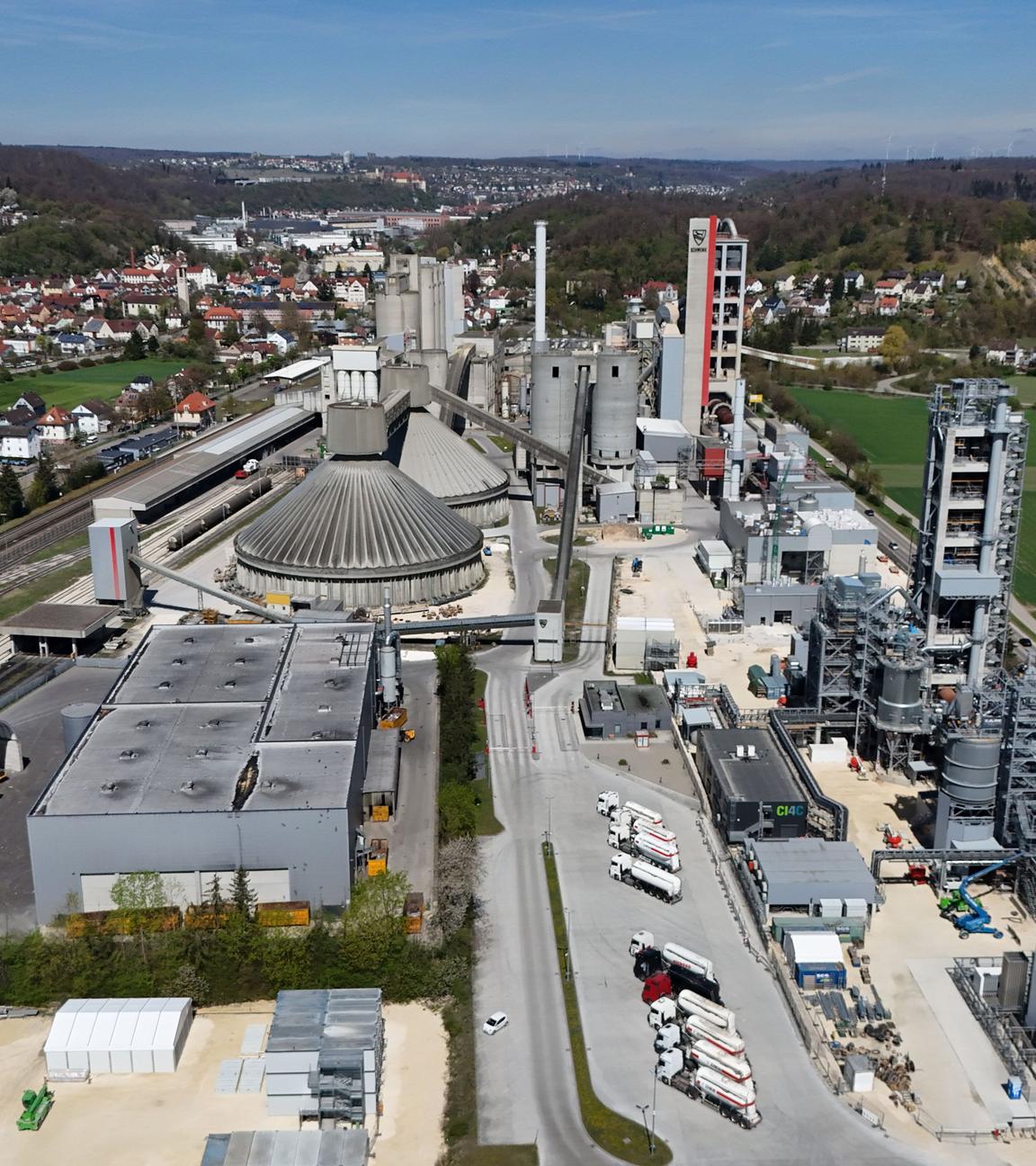 Das Werk der Schwenk Zement Gmbh in Heidenheim von oben.