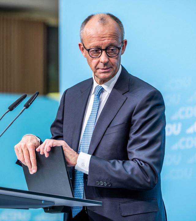 12.10.2026, Berlin: Bundeskanzler Friedrich Merz (CDU) nimmt an der Pressekonferenz nach dem CDU Bundesvorstand und der Sondersitzung des Parteipräsidiums mit Klausurtagung teil.
