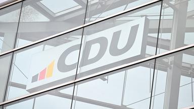 Berlin: Das Logo der CDU am Konrad-Adenauer-Haus. 