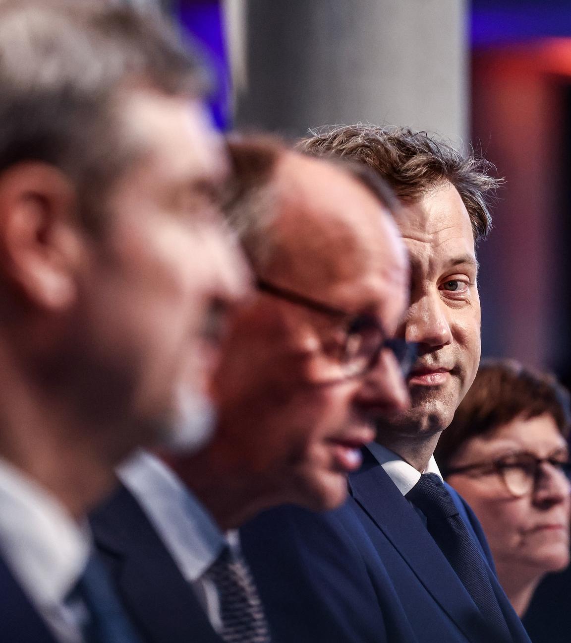 Die Spitzen von Union und SPD stellen den Koalitionsvertrag vor