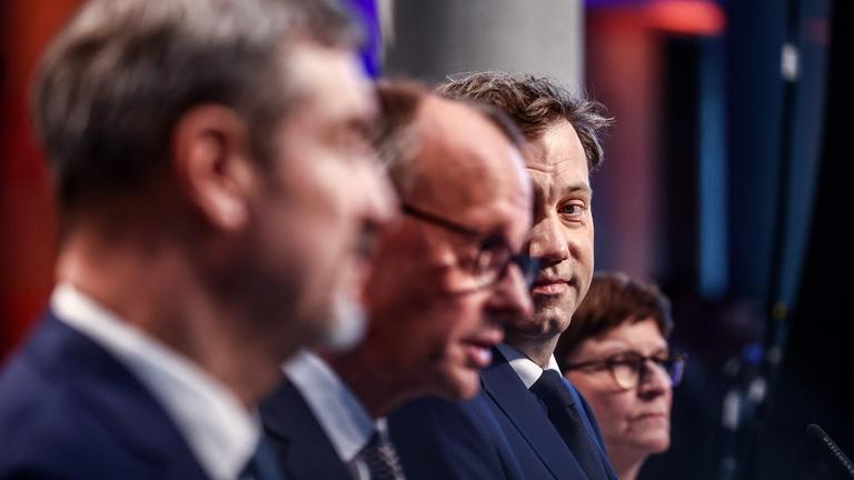 Die Spitzen von Union und SPD stellen den Koalitionsvertrag vor