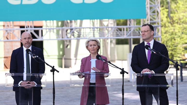 Jens Spahn, Chairman of the parliamentary group; Alexander Hoffmann, First Deputy Chairman and Chairman of the CSU Regional Group; and Ursula von der Leyen, President of the European Commission, hold a press conference ahead of the CDU/CSU