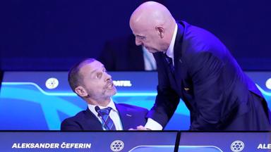 FIFA-Präsident Gianni Infantino (rechts) spricht mit UEFA-Präsident Aleksander Ceferin