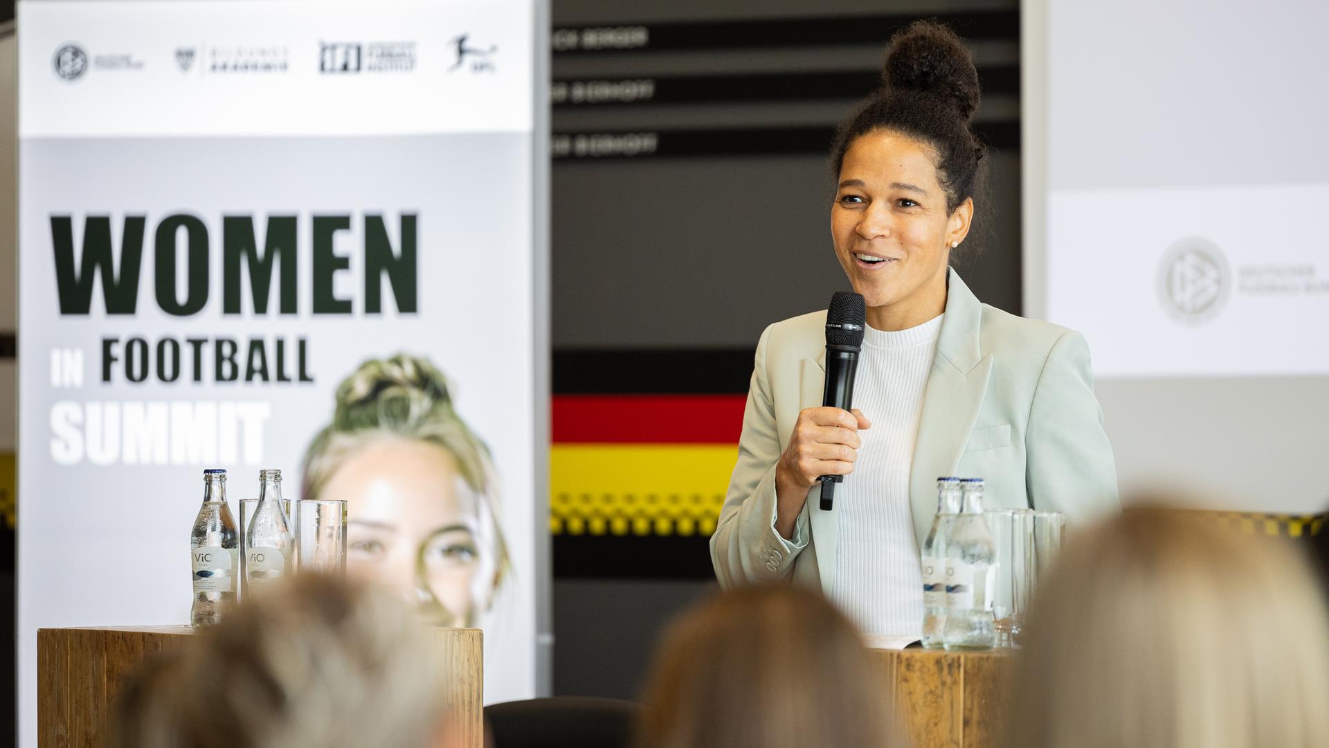DFB-Vizepräsidentin Celia Šašić hält beim "Women in Football Summit" eine Rede