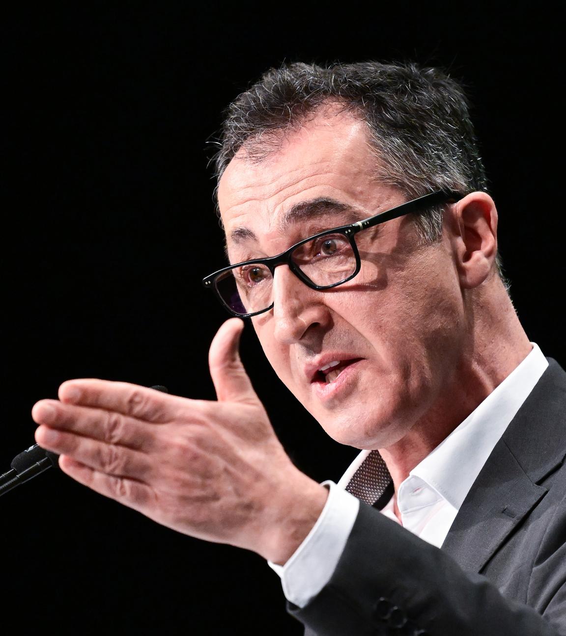 Cem Özdemir, (Bündnis 90/Die Grünen), Spitzenkandidat für die Landtagswahl in Baden-Württemberg 2026, spricht am 13.12.2025 beim Landesparteitag seiner Partei in Ludwigsburg.