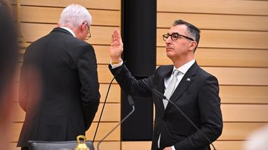 Cem Özdemir schwört den Amtseid als neuer Ministerpräsident von Baden-Württemberg 
