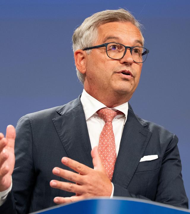 Magnus Brunner, EU-Kommissar für Inneres und Migration, spricht während einer Pressekonferenz im EU-Hauptquartier.