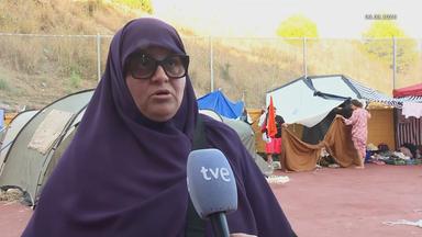 Interniew einer Frau vor Ort in Ceuta