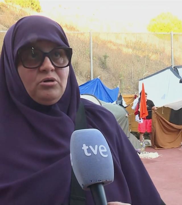 Interniew einer Frau vor Ort in Ceuta