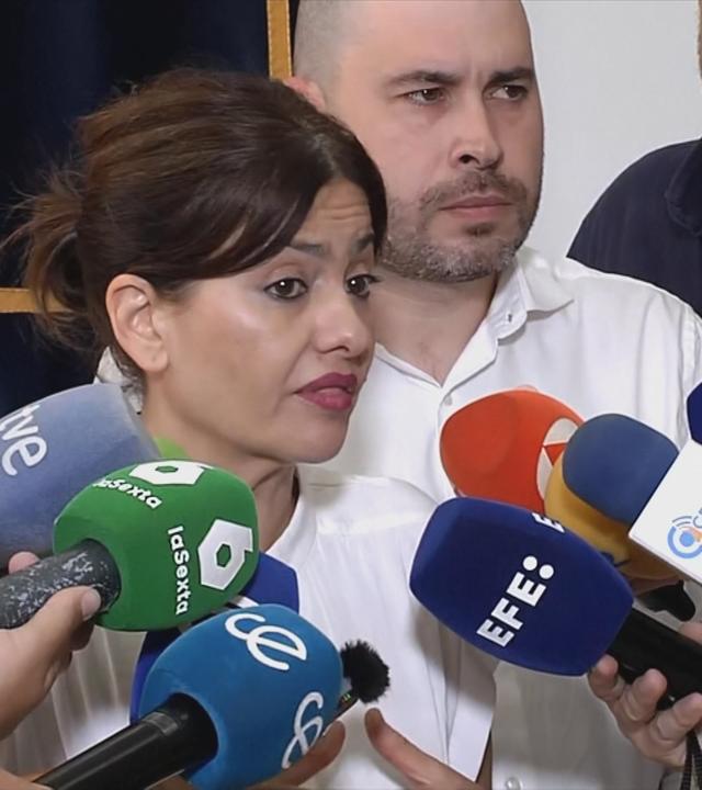 Sira Rego Ministerin für Kinder und Jugend in Spanien spricht mit den Reportern.