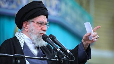 Auf diesem Foto, das von der offiziellen Website des Büros des iranischen Obersten Führers veröffentlicht wurde, spricht Ajatollah Ali Chamenei , Oberster Führer des Iran, in einer Sitzung.
