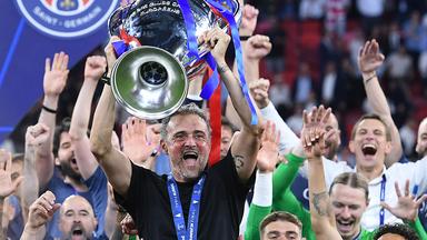 Luis Enrique ( Trainer / Cheftrainer Paris ) mit dem Champions League Pokal.