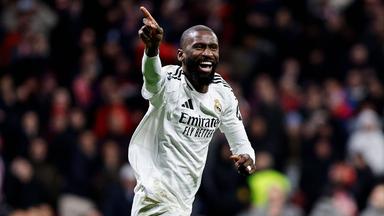Real Madrids Antonio Rüdiger jubelt nach seinem entscheidenden Treffer beim Elfmeterschießen.