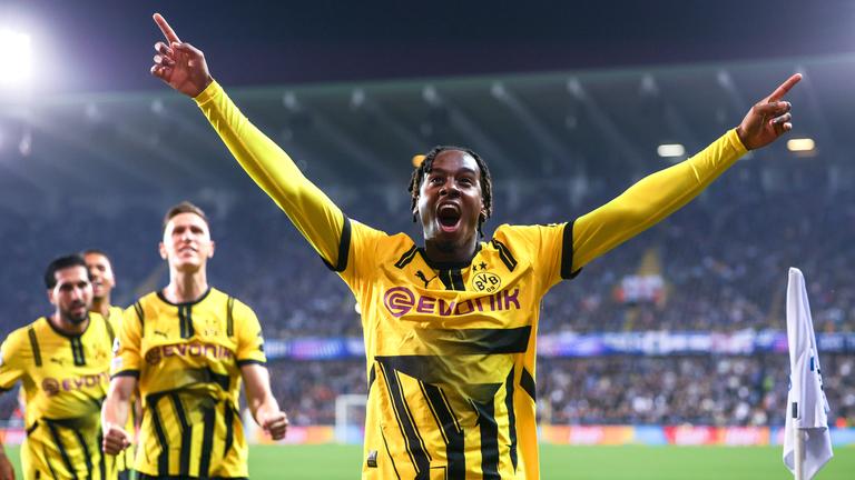 Dortmunds Jamie Gittens jubelt nach seinem Tor zum 1:0 gegen den FC Brügge bei der Champions League.
