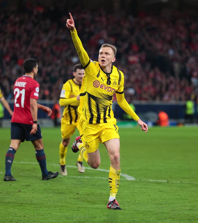 Dortmunds Maximilian Beier jubelt nach seinem Treffer zum 2:1 gegen OSC Lille.