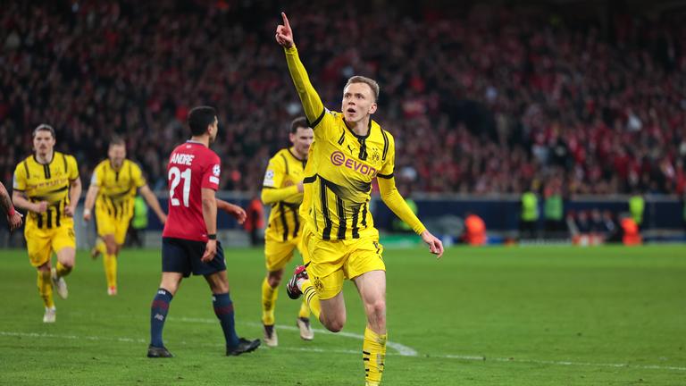 Dortmunds Maximilian Beier jubelt nach seinem Treffer zum 2:1 gegen OSC Lille.