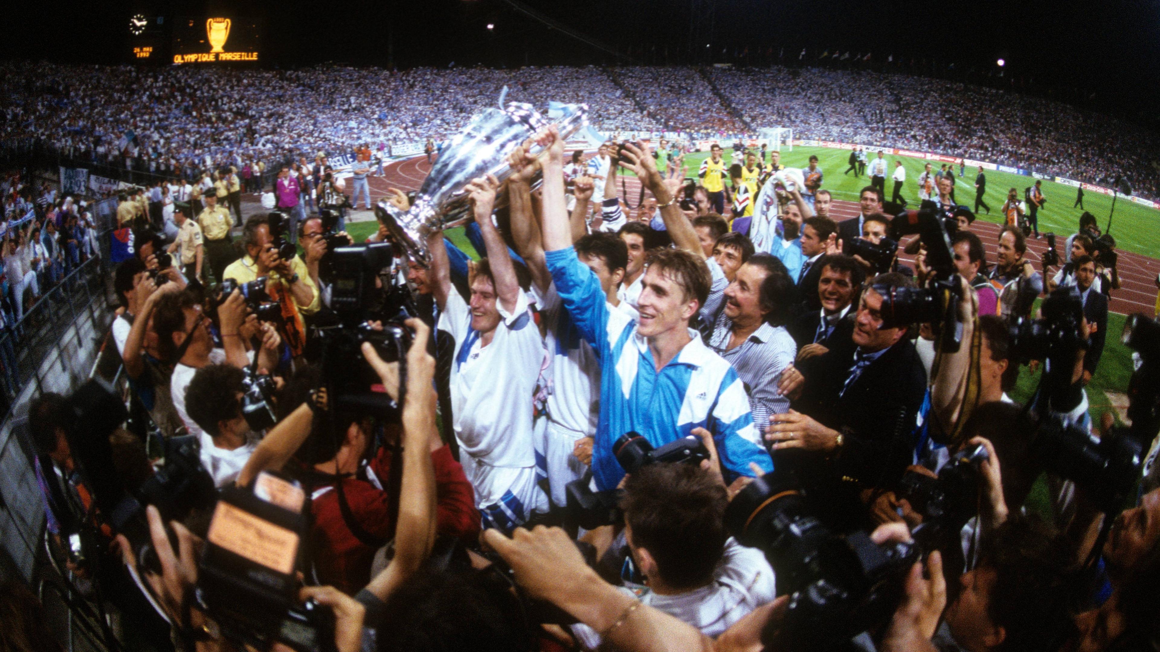 Champions League, Finale 1993 in München: Didier Deschamps (li.) und Alen Boksic präsentieren den Pokal