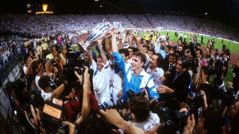 Champions League, Finale 1993 in München: Didier Deschamps (li.) und Alen Boksic präsentieren den Pokal