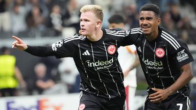 Jonathan Burkardt jubelt nach seinem Tor zum 4:1 gegen Galatasaray Istanbul.