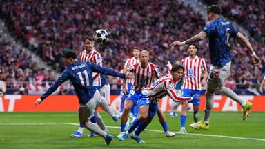 VAR im Fokus: Remis zwischen Atletico und Arsenal