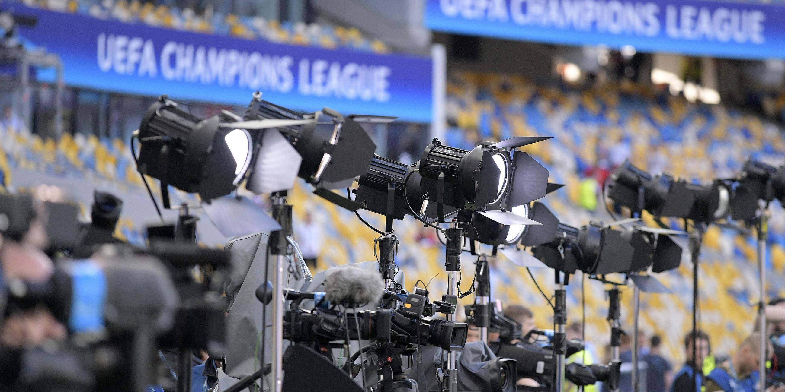 TV-Studioleuchten bei Championsleague-Spiel