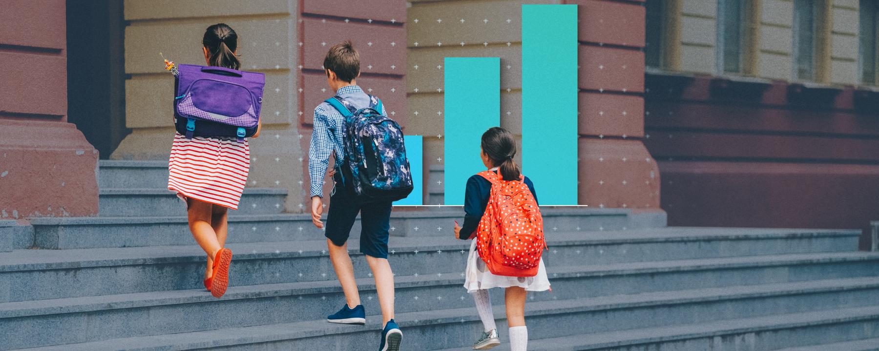 Drei Kinder laufen Treppen zum Eingang eines Gebäudes hoch. Dahinter eine Grafik.