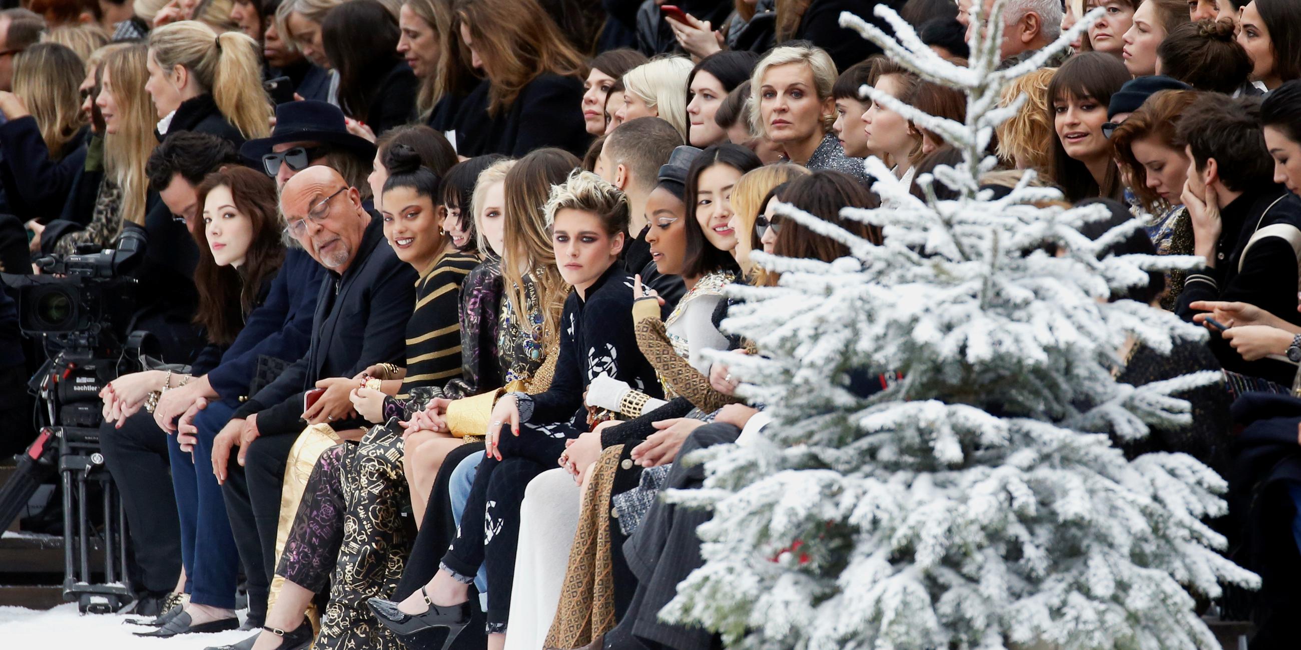 Kristen Stewart in der ersten Reihe bei der Show