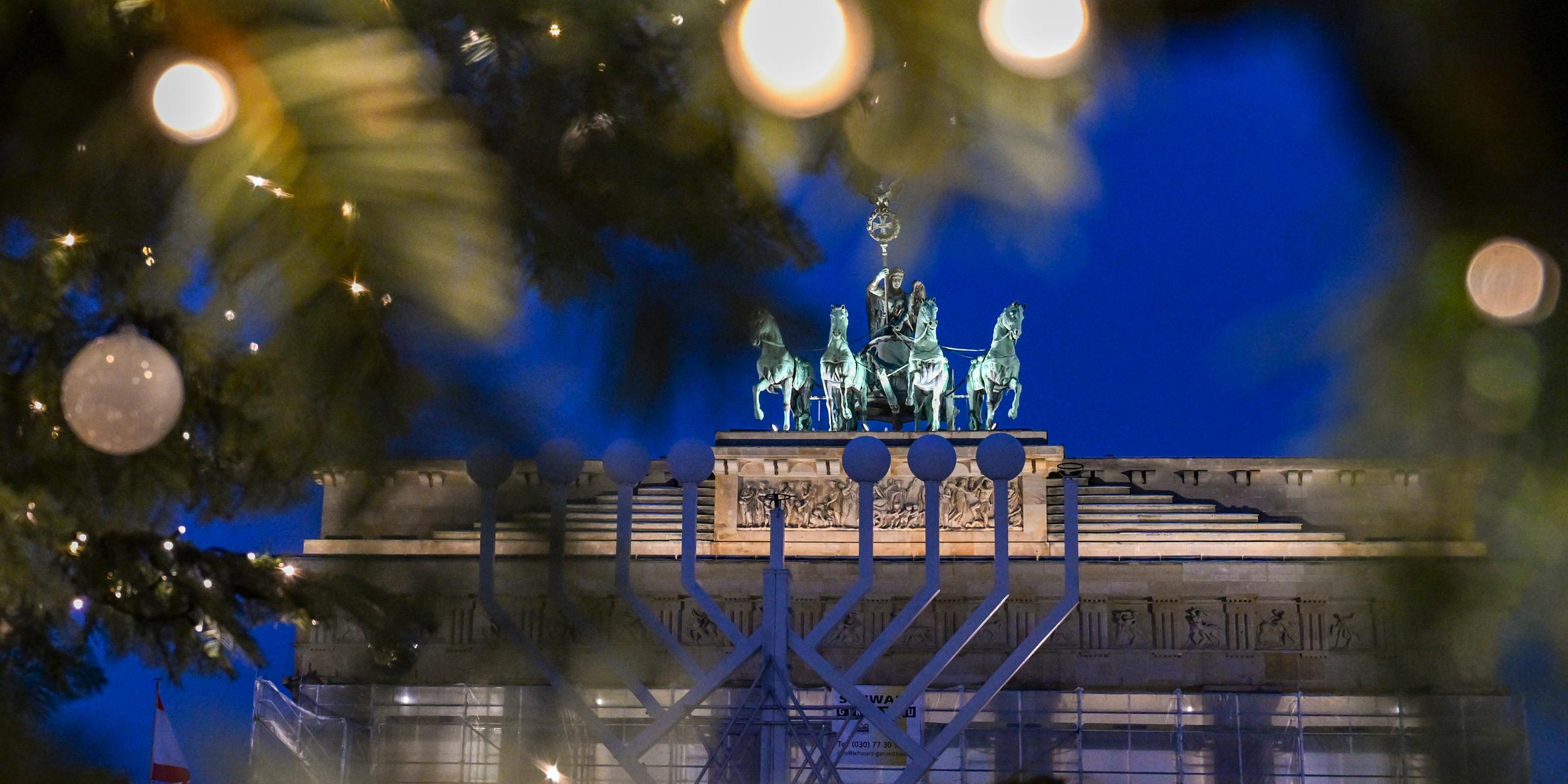 Chanukka-Leuchter vor dem Brandenburger Tor