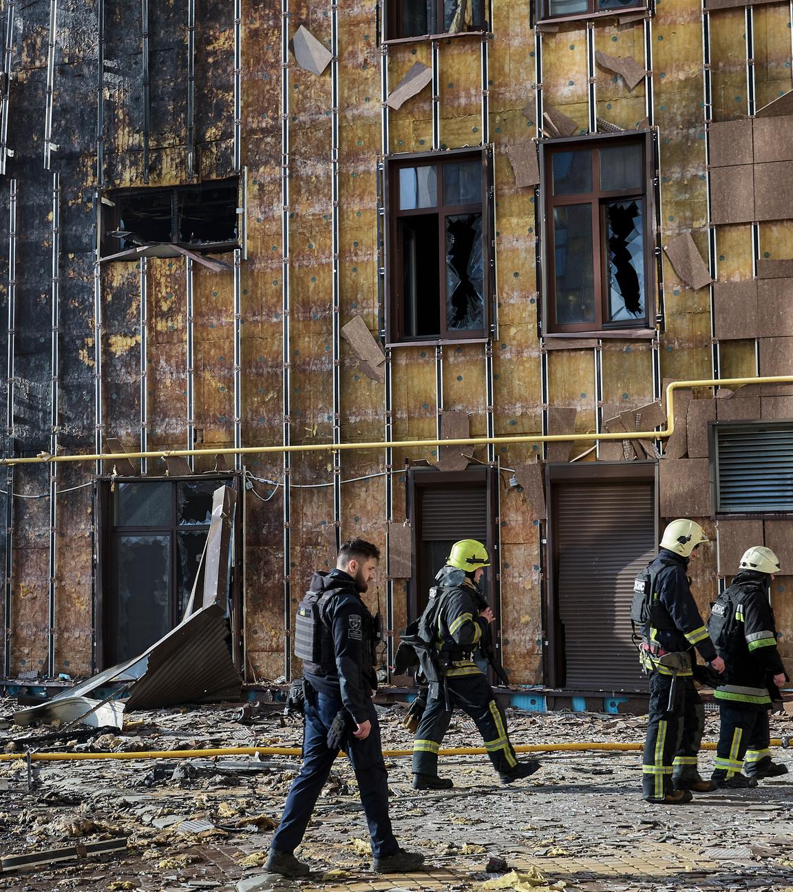 Mindestens zwei Verletzte bei russischem Drohnenangriff auf Wohnhaus in Charkiw
