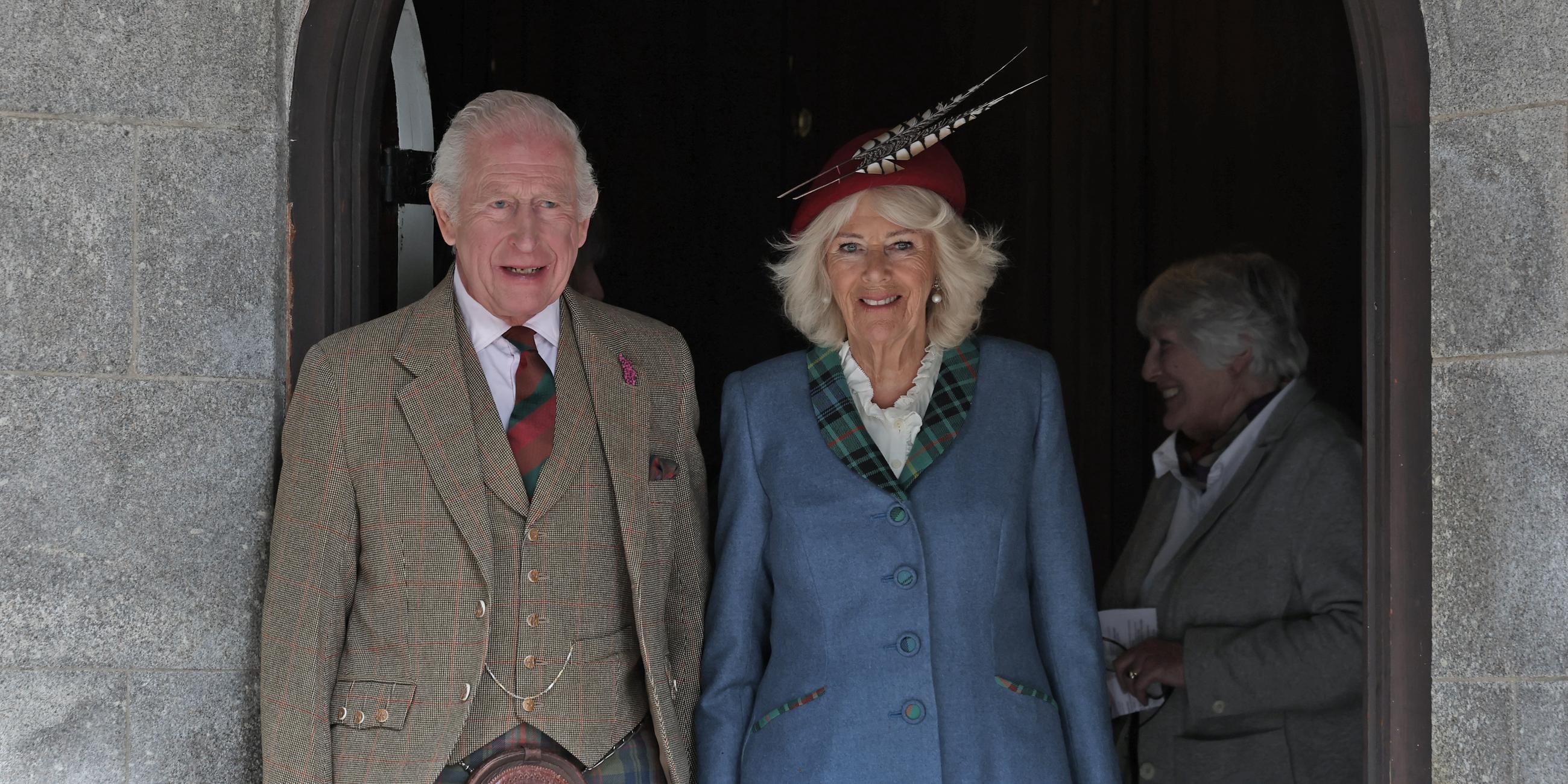 Britisches Königspaar: Charles III. und Camilla beim Sonntags-Gottesdienst in Schottland zum 20. Hochzeitstag