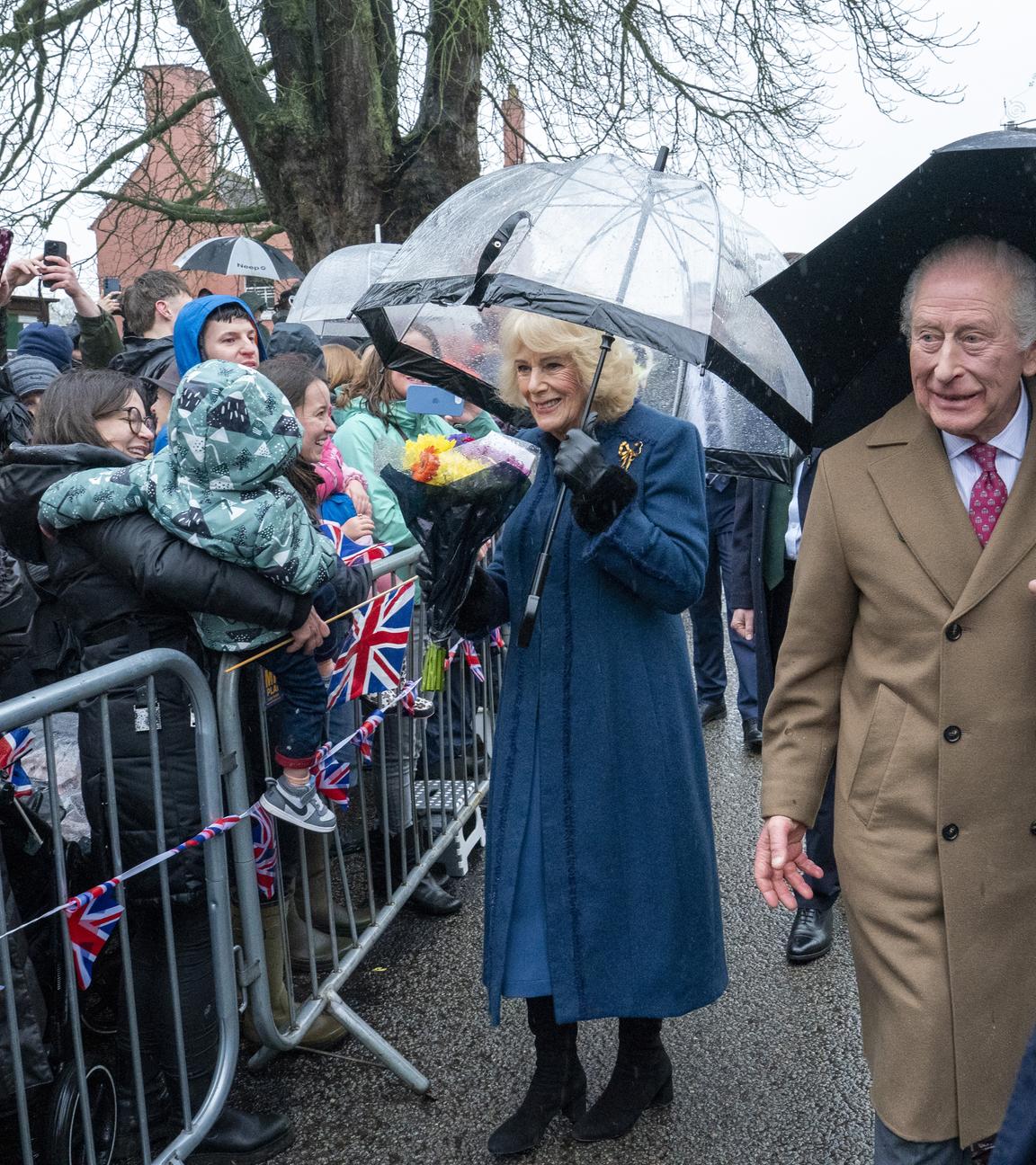 König Charles ignoriert Fragen 