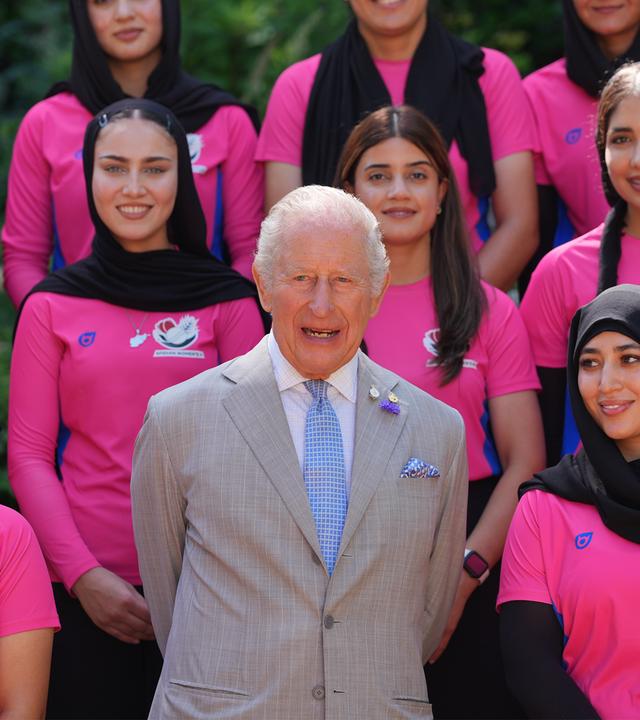 Charles und afghanisches Frauen-Cricket-Team