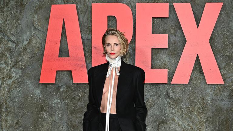Charlize Theron ganz privat auf Premiere