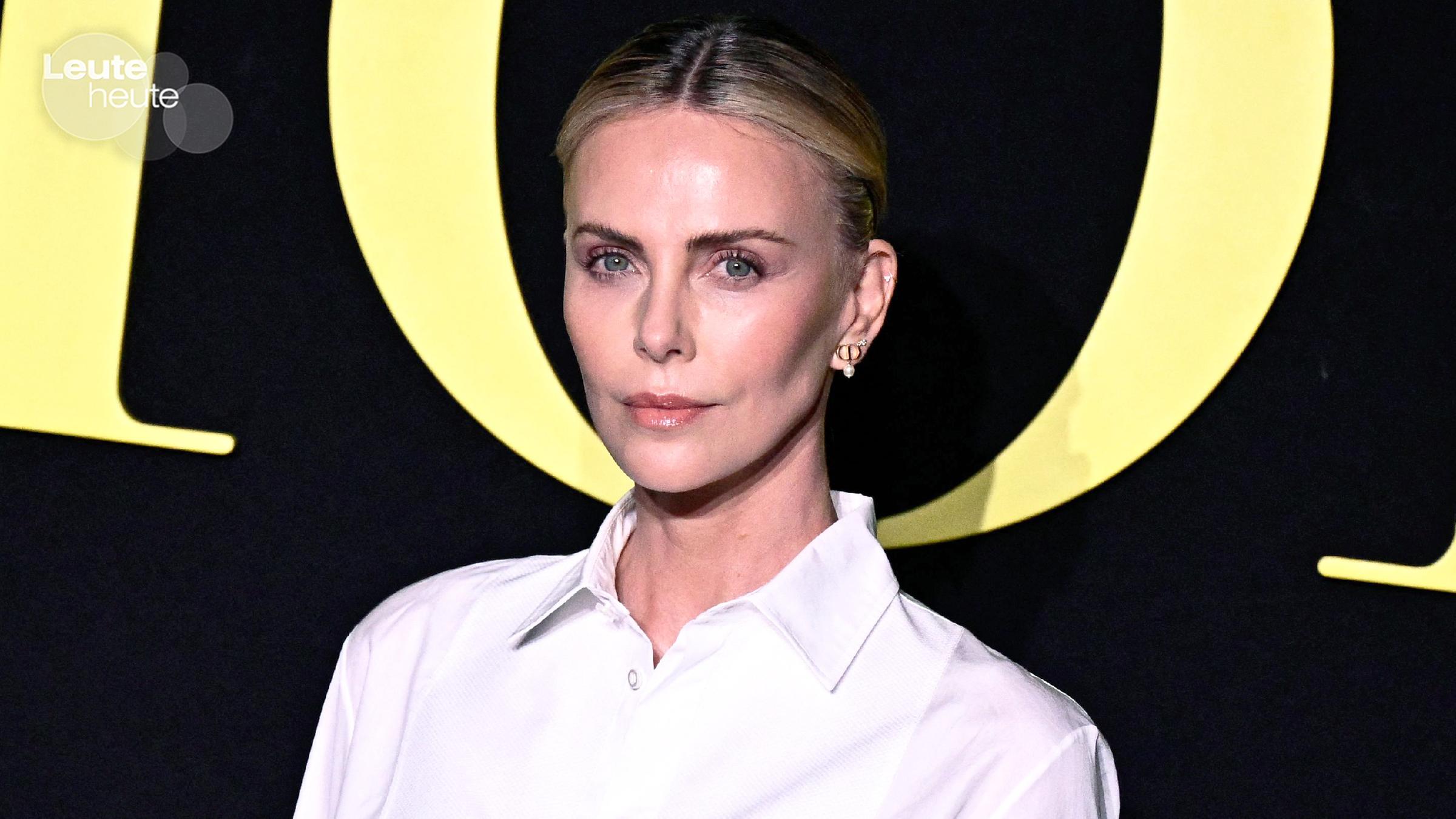 Schauspielerin Charlize Theron auf dem roten Teppich.