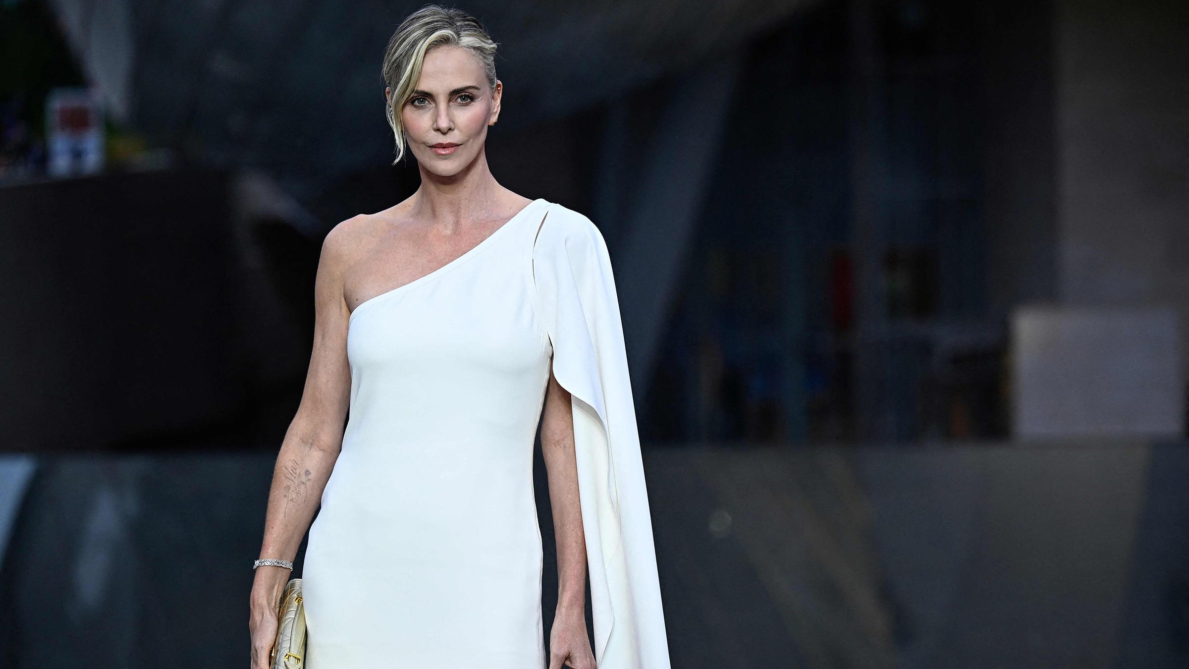 Schauspielerin Charlize Theron auf einem Olympia-Event in Paris