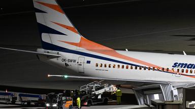  Ein Flugzeug landet auf dem Flughafen Leipzig/Halle. Mit der Maschine sind auch ehemalige Ortskräfte deutscher Institutionen aus Afghanistan in Leipzig gelandet.