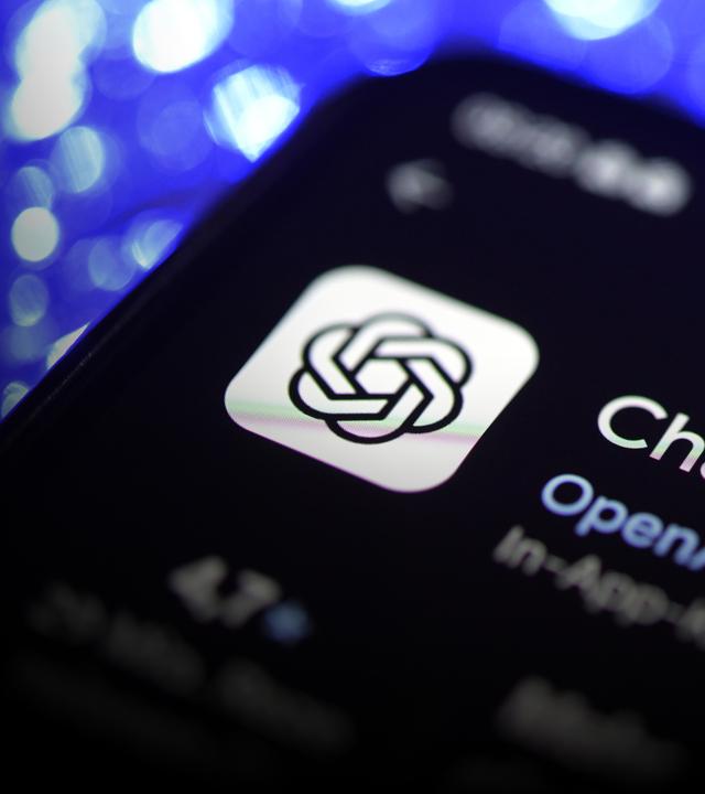 Eine Seite mit mit der App der AI-Anwendung "ChatGPT"