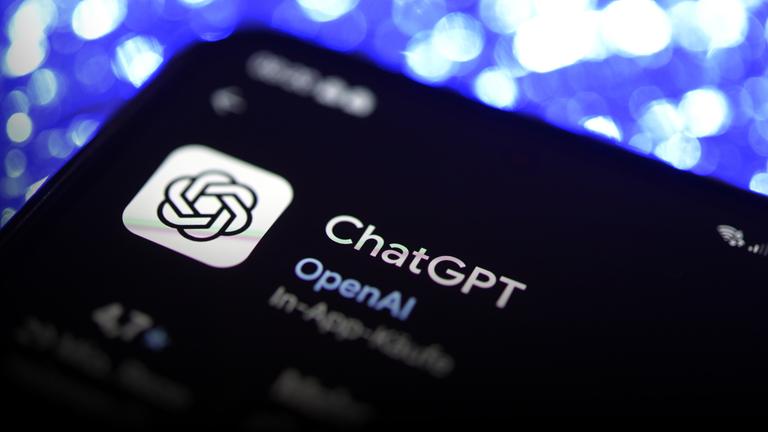 Eine Seite mit mit der App der AI-Anwendung "ChatGPT"